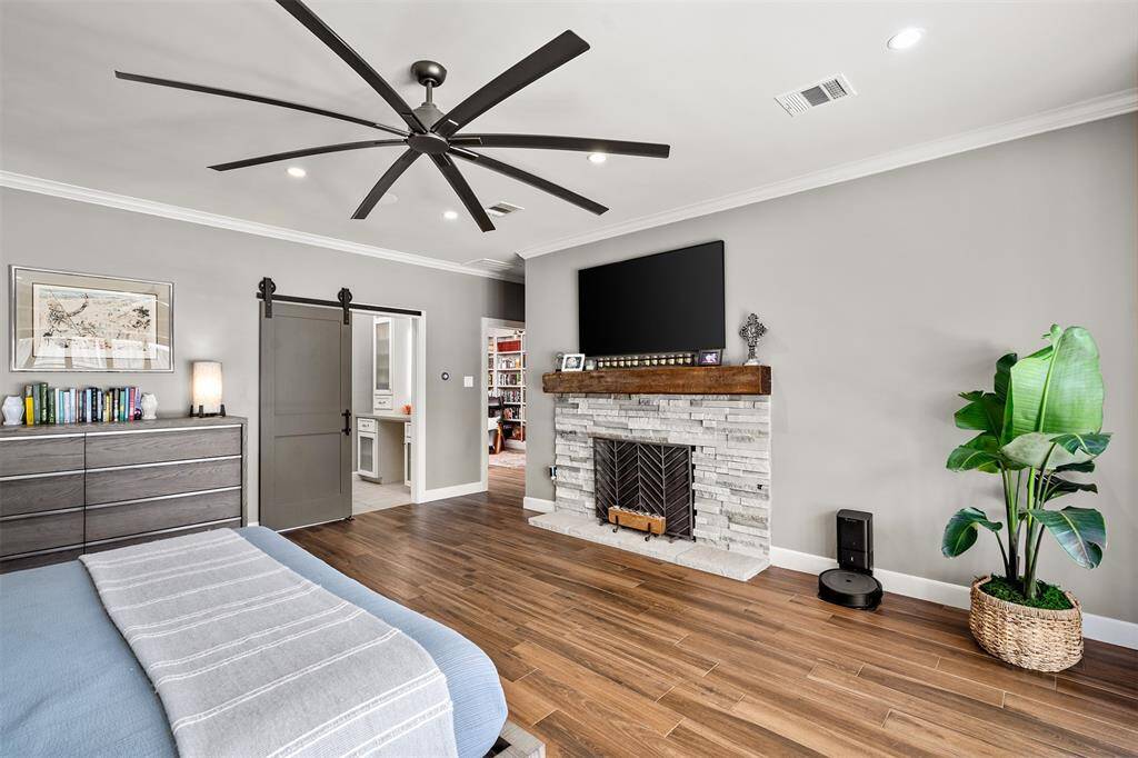 Gas-log fireplace.