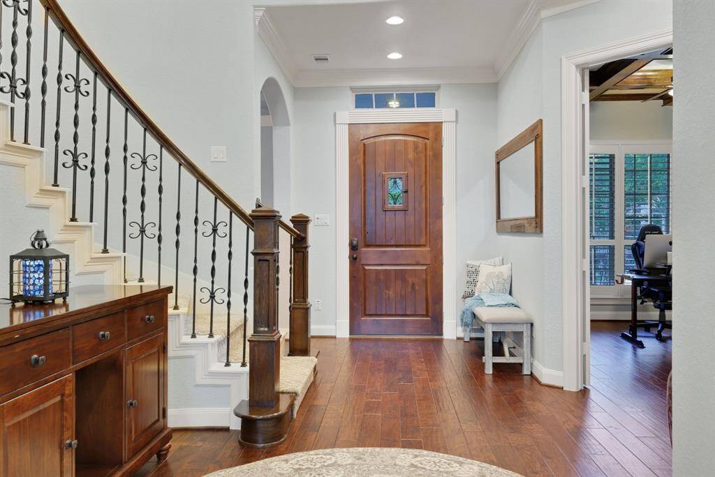 Vaulted ceiling entrance