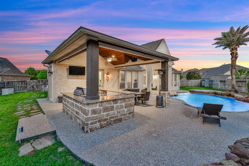Outdoor Kitchen
