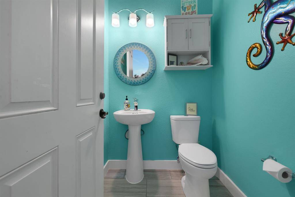 Outdoor half bath
