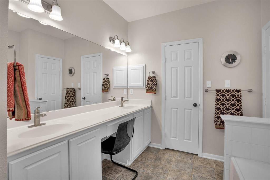 Double vanity in Primary