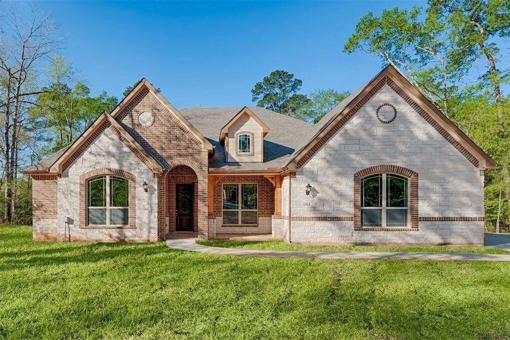 Stunning Brand New 1 Story Home! Ready Soon! The Mason! Estimated completion May 15, 2025! Pictures are a representation of the Mason Plan. Colors and selections may vary! Call Today for a Tour!
