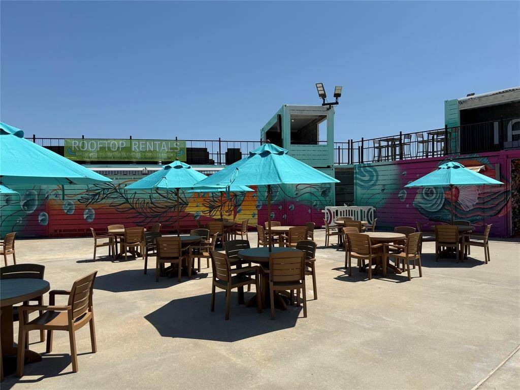 Great dining area to take a break from the water activities.