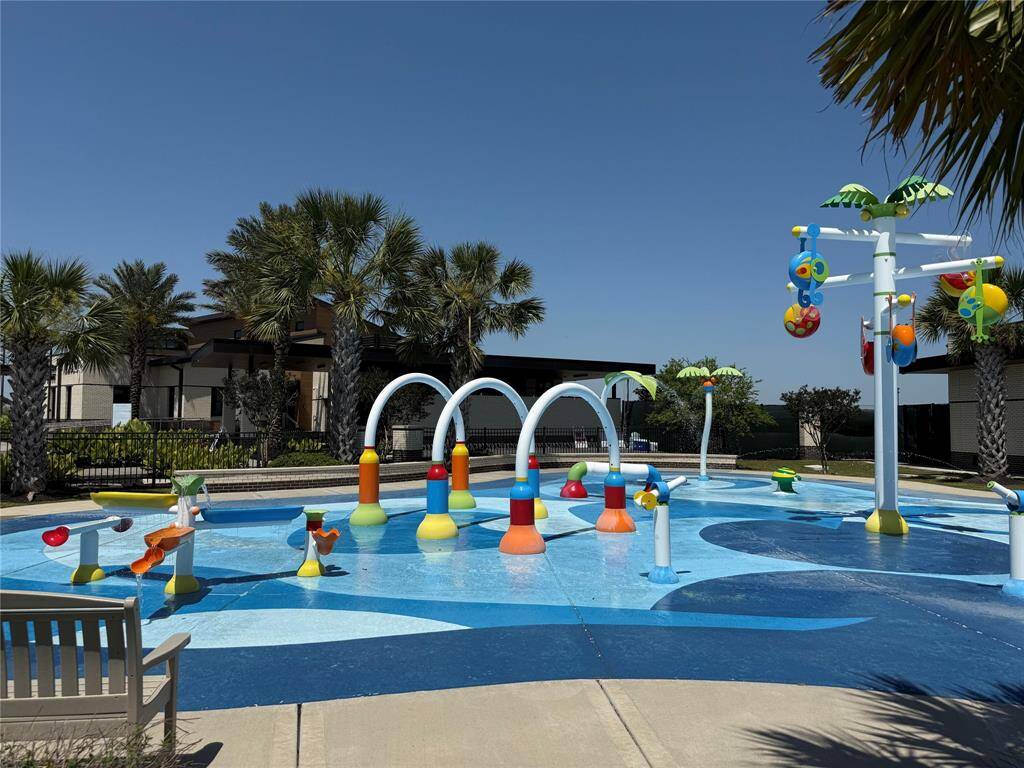 Don't forget the kiddos! They will enjoy the refreshing splish splash of their own Splashpad.