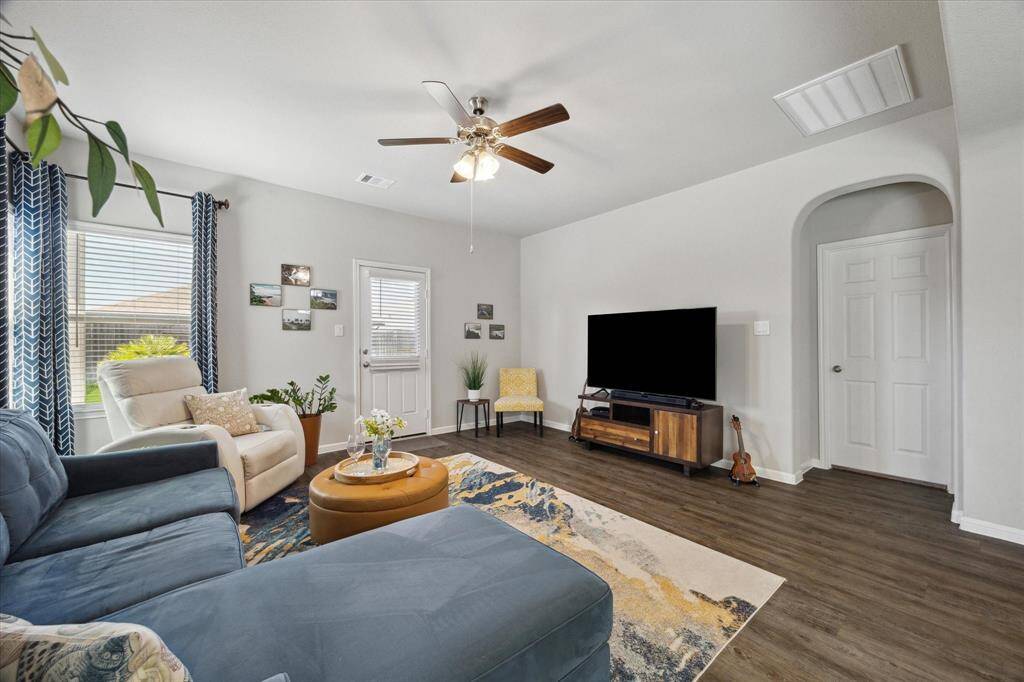 Refreshing ceiling fan makes for a comfy evening at home!