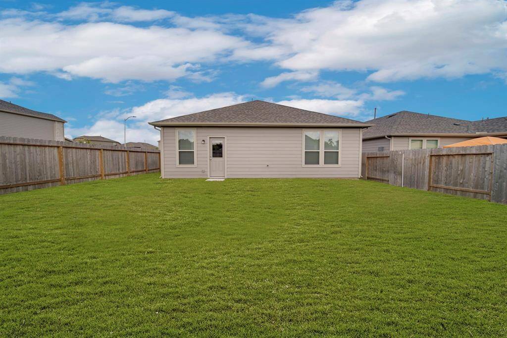 SPACIOUS BACKYARD