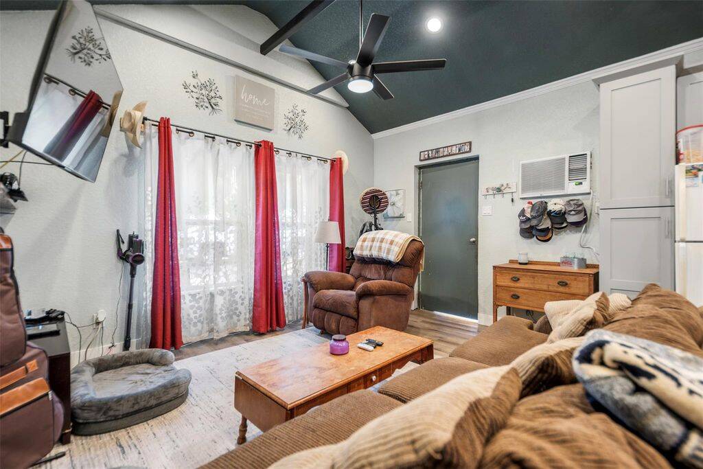 Guest Living
