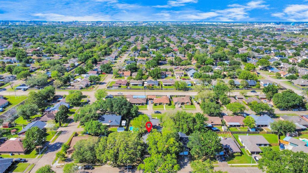 Located in the Park Meadows subdivision, minutes from Beltway 8 and 225, and walking distance to Deer Park Elementary. Do not wait, schedule your showing today!