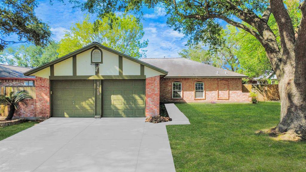 A charming one story home in the City of Deer Park. Outside you’ll find an extra-wide driveway, a two car garage and a full brick exterior all around the home.