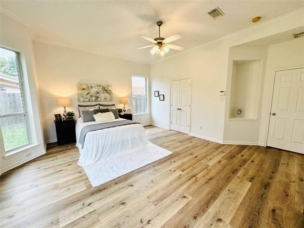 Another view of this wonderful space! Notice the art niche to the right of the room!