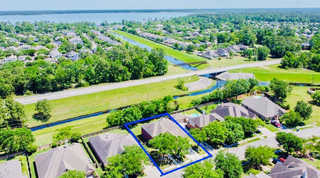 As you come home (your home is outlined with the blue frame), notice Lake Houston in the background! Your amazing lake life awaits you - don’t delay, make an appointment today with Christine Kalmbach!