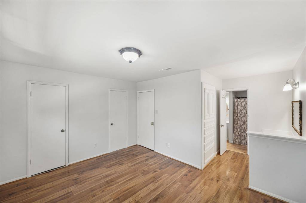 It includes an en-suite bathroom.