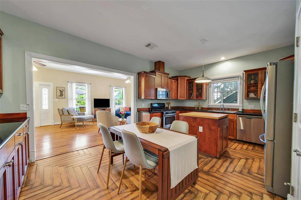 View of breakfast nook :2.