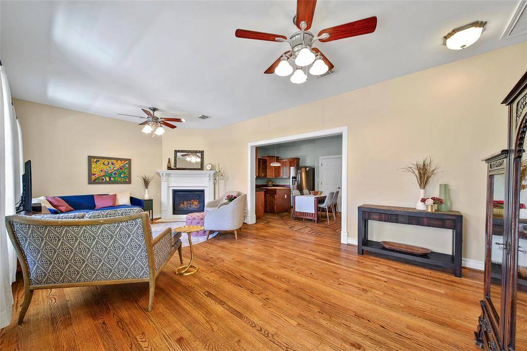 View of living room :4.