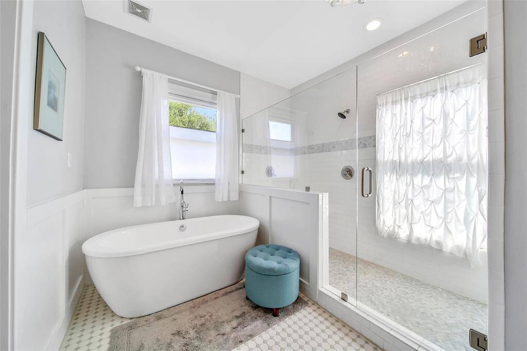 View of primary bathroom :2.