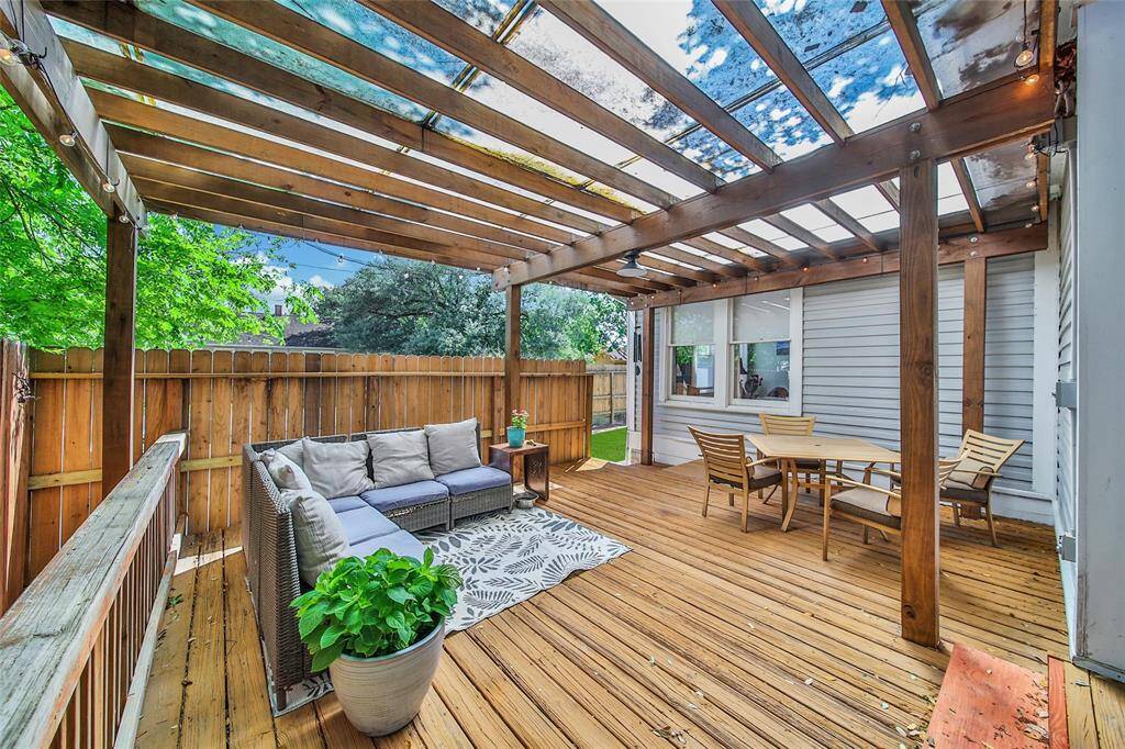 View of deck :2.