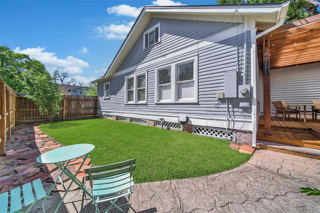 View of backyard :6.