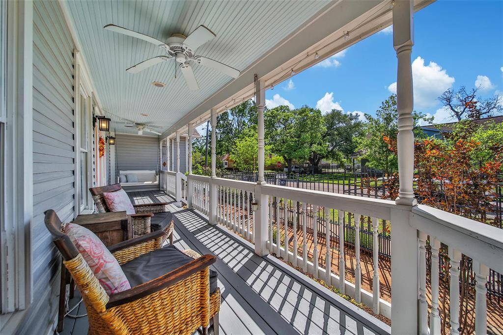 View of front porch :2.
