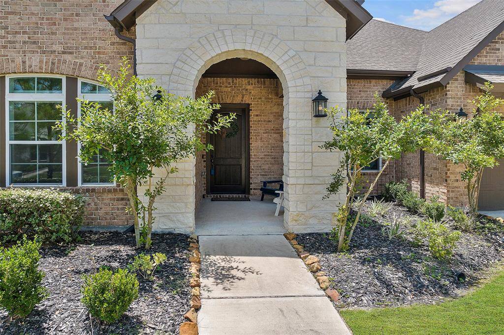 Welcome home! 1 Story/4 bed/3 bath/Study/Media Room/FOUR CAR GARAGE!