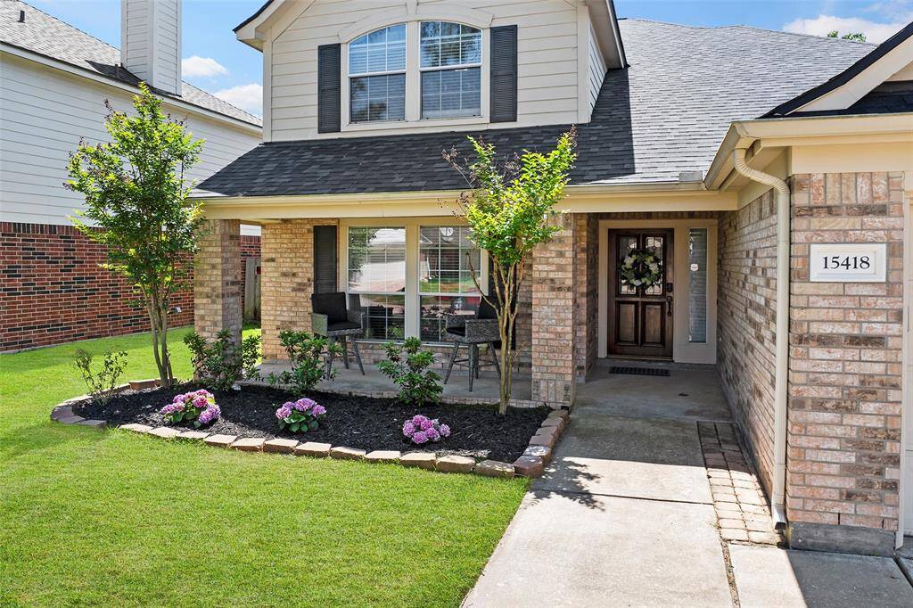 Walk up the pathway and take in the views of the flowerbeds with blooming foliage, with a covered front porch tucked behind offering the ideal spot for that morning cup of coffee!