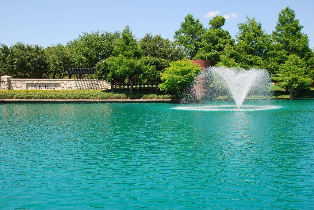 One of the two lakes that greet you upon entering Fairfield.