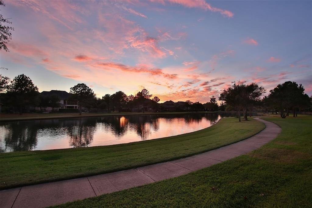 Imagine taking an evening stroll around your community and stumbling upon a site like this?  You can, and it's all here in FAIRFIELD!  Schedule a showing today!