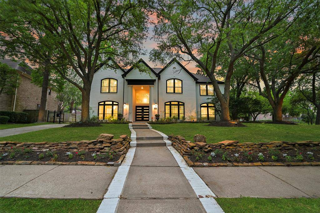 Welcome home to this beautifully updated, with designer touches, 2-story home with white washed bricks and an elegant curb appeal with well-manicured lawn, mature trees, and landscaping lights in the desirable community of Bay Oaks.