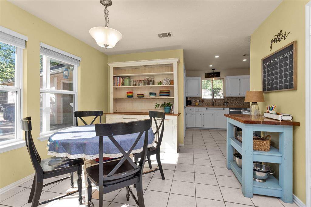 Sunny breakfast area off the kitchen