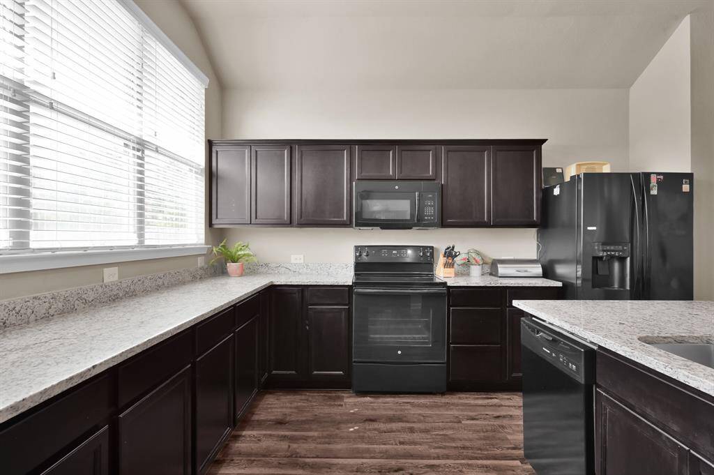 Lots of storage in this kitchen!