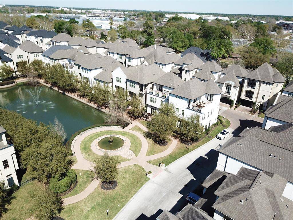 You can see the home in the top right corner here, off of the main entrance of the community. One of the first homes to be built in this community, that they never made again, with the larger lot.