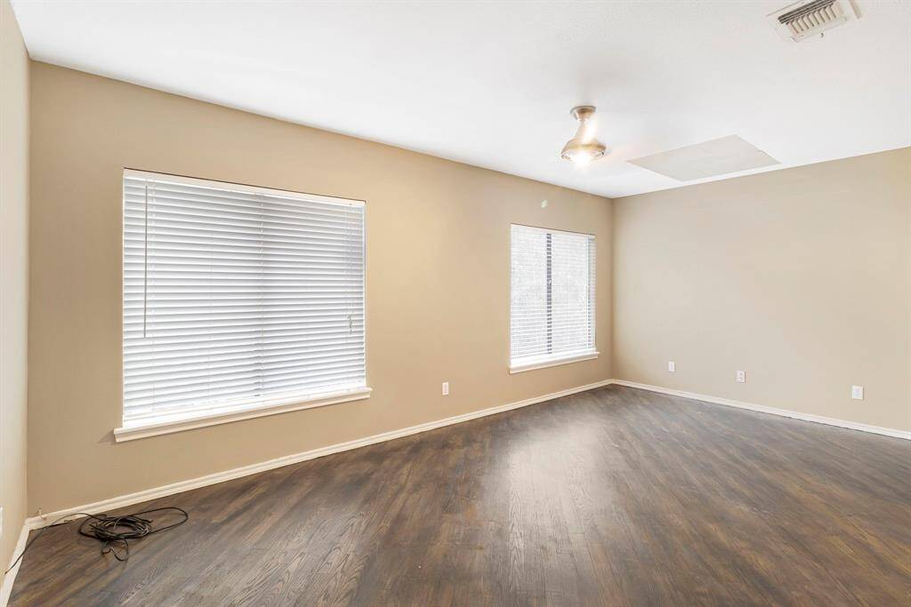 Primary suite with no staging.
