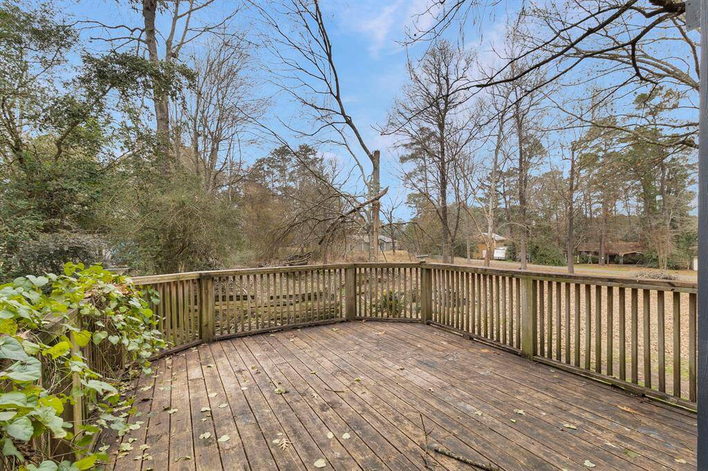 HUGE pack patio, ideal for entertaining!