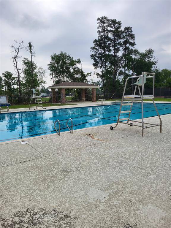 Kleinwood residents enjoy a pool, tennis courts, playground and clubhouse all for a low HOA fee of $300 (2025).