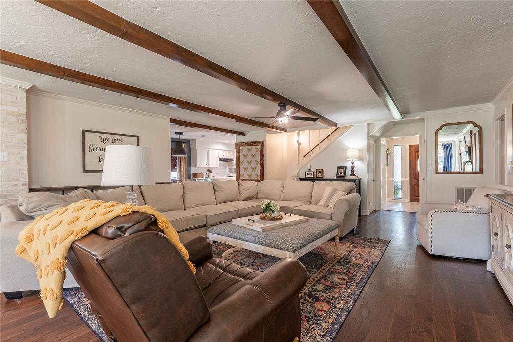 Family room opens to breakfast rm & kitchen