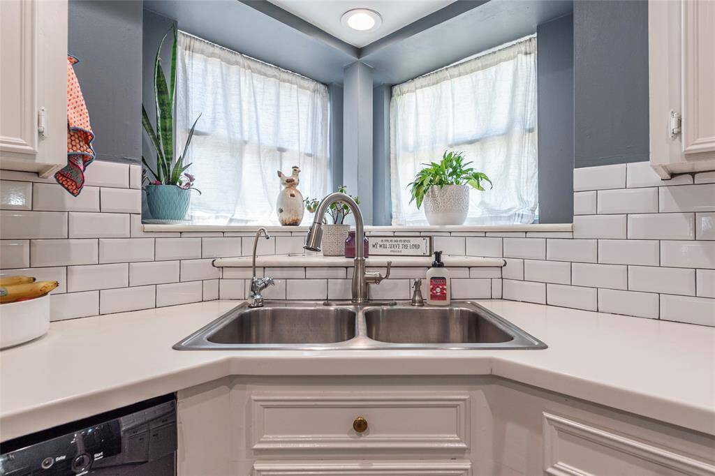 Corner sink