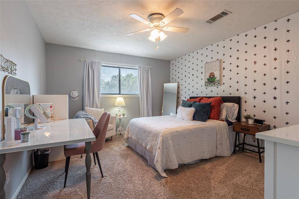 Spacious bedroom 3