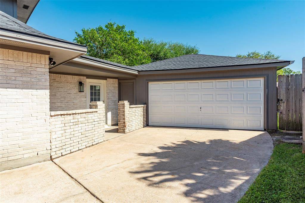 Garage with covered walkway to house