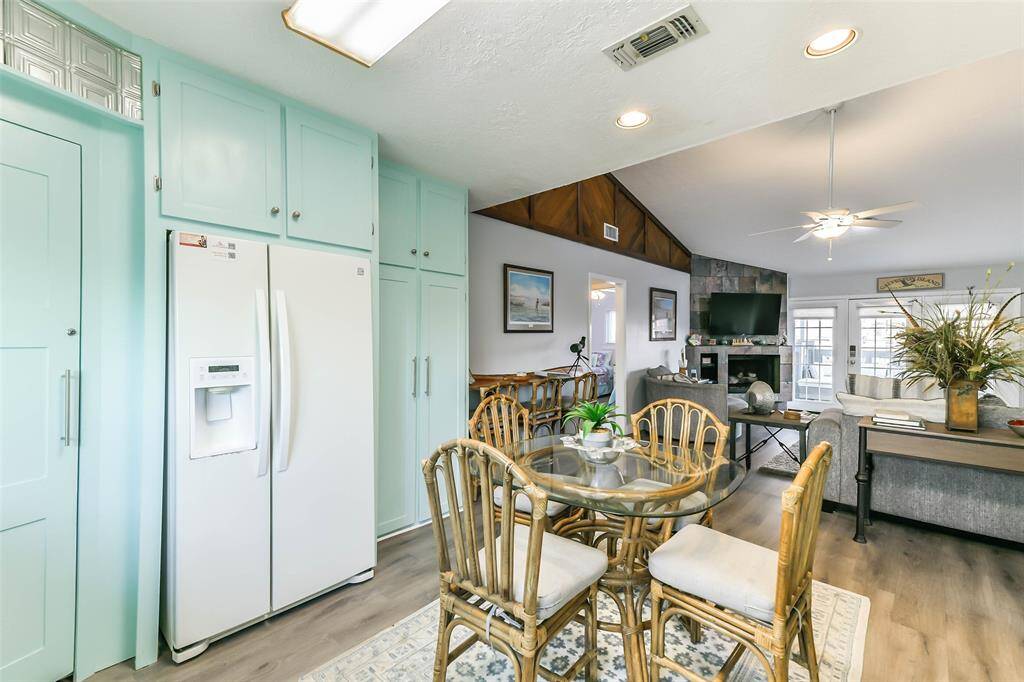 Integrated double-door refrigerator