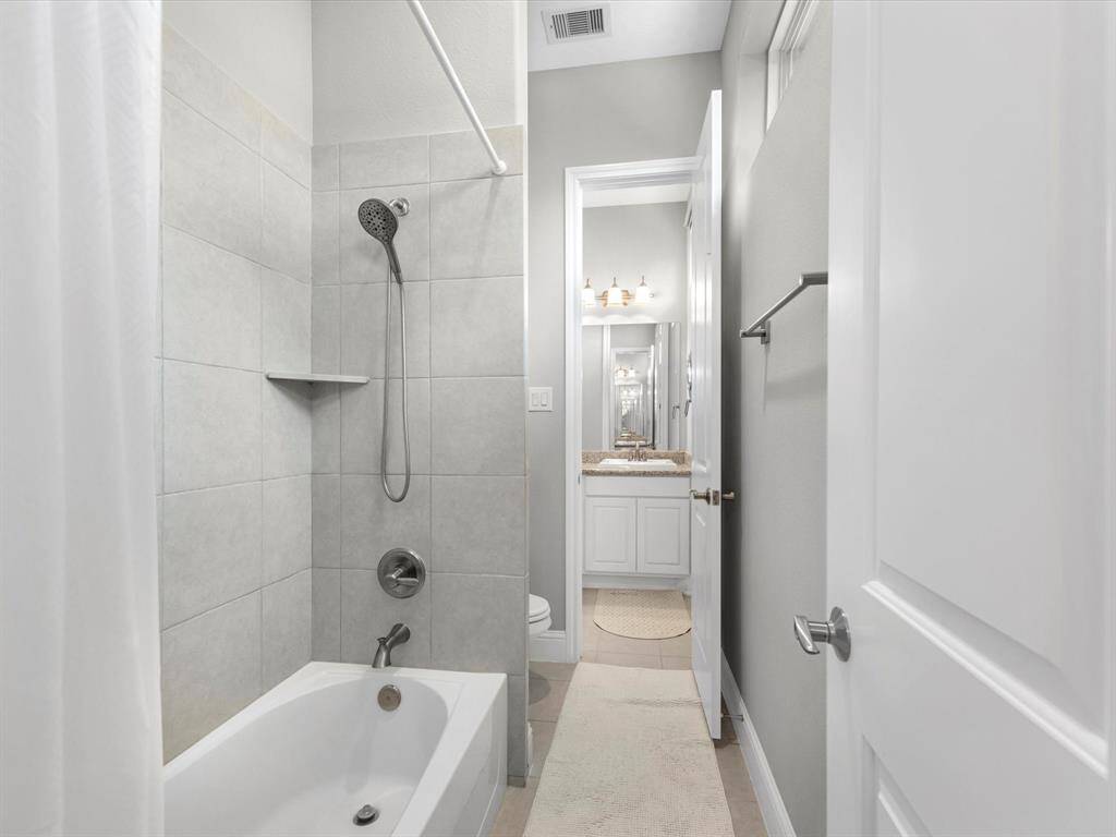 beautiful secondary bathroom.
