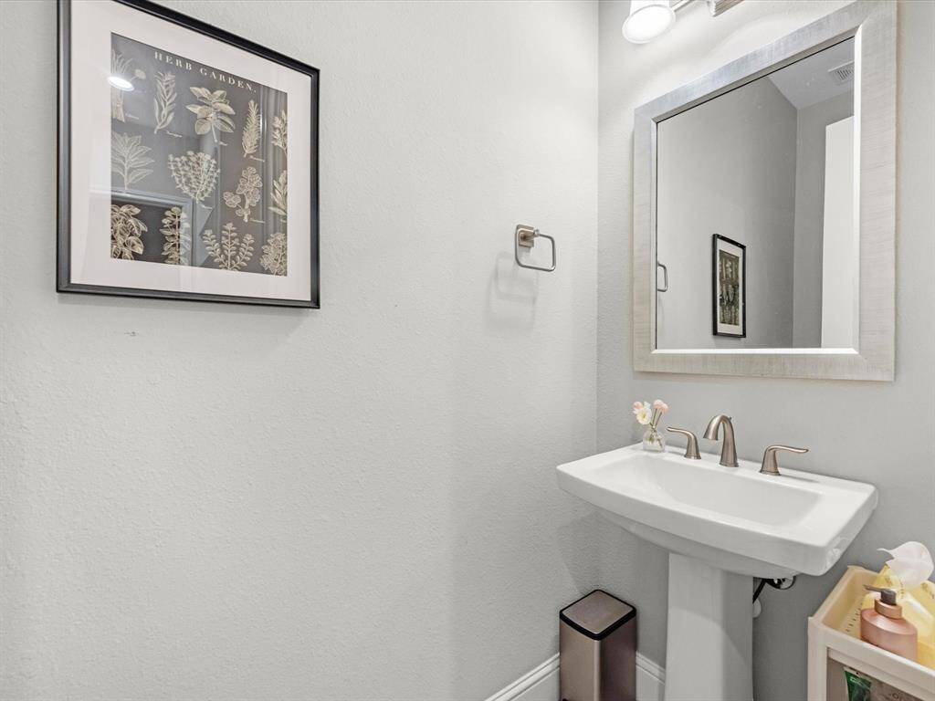 beautiful powder room.