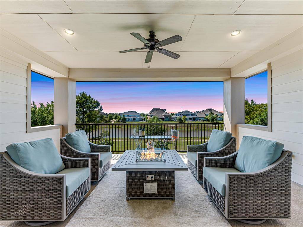 Huge balcony has ample space for patio furniture! Excellent space to relax!