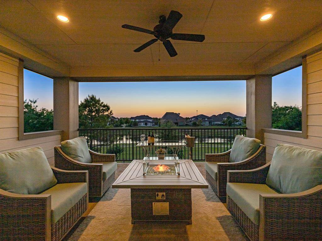 Paradise living at dusk with a view. Endless romance awaits!