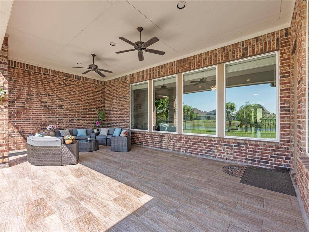 Large covered patio is perfect for outdoor furniture and bbq!