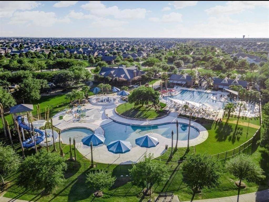 Endless Recreation with Scenic Walking Trails and Top-Tier Amenities. Explore miles of picturesque walking trails winding along the lake, over charming bridges, and through beautifully landscaped paths. Enjoy access to state-of-the-art gyms, refreshing water parks, and countless outdoor activities, all designed to support a vibrant, active lifestyle. These exceptional amenities offer endless ways to connect with nature and make every day an adventure.
