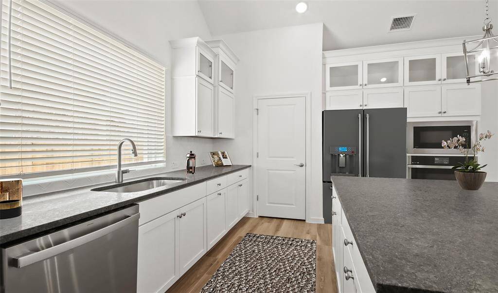 Plenty of cabinet and counter space