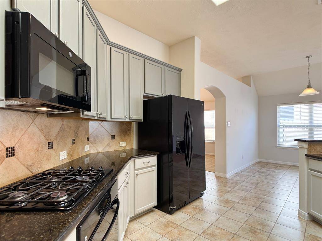 handsome black GE & Kenmore appliances; refrigerator included
