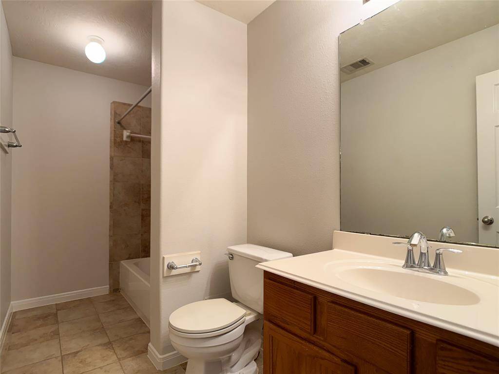 spacious full hall bath for secondary bedrooms