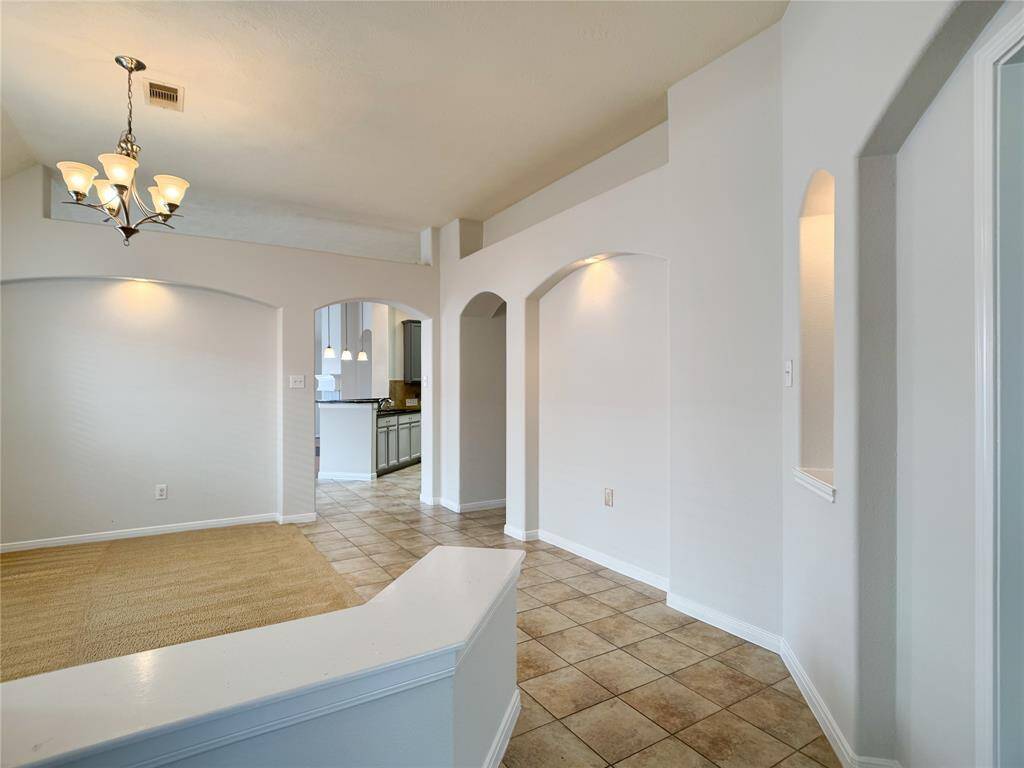 charming short walls near foyer