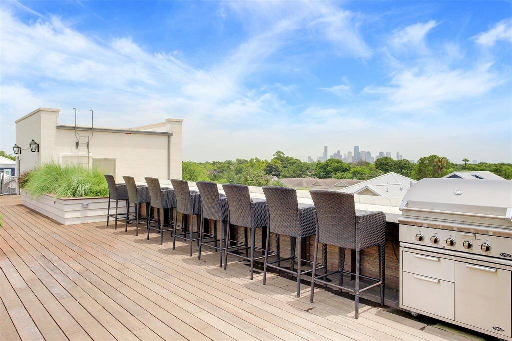 Have a party on the deck with a out door grill and enjoy the great scenery.