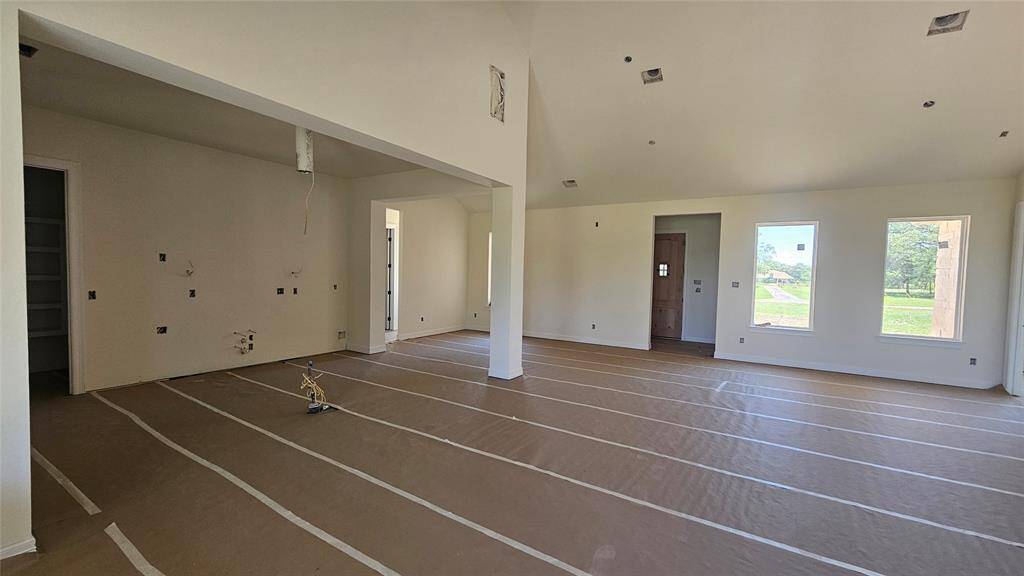 KITCHEN & DINING ROOM AREAS!